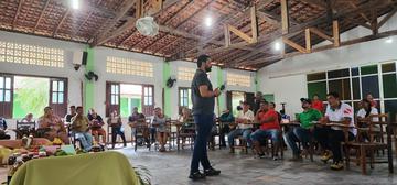 David Katz discute seus resultados parciais com membros do Fórum de Comunidades Rurais, Paragominas, junho de 2023 © R. Poccard Chapuis